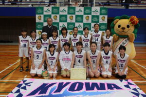 女子の部で優勝した共和MBC